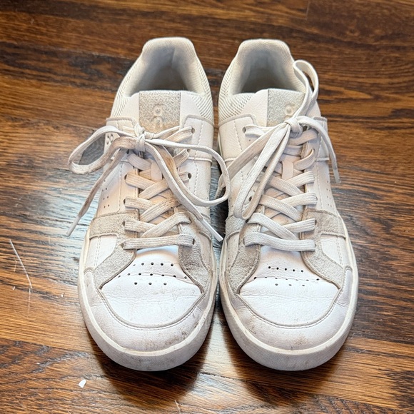 On Running The Roger Shoes - Picture 1 of 8